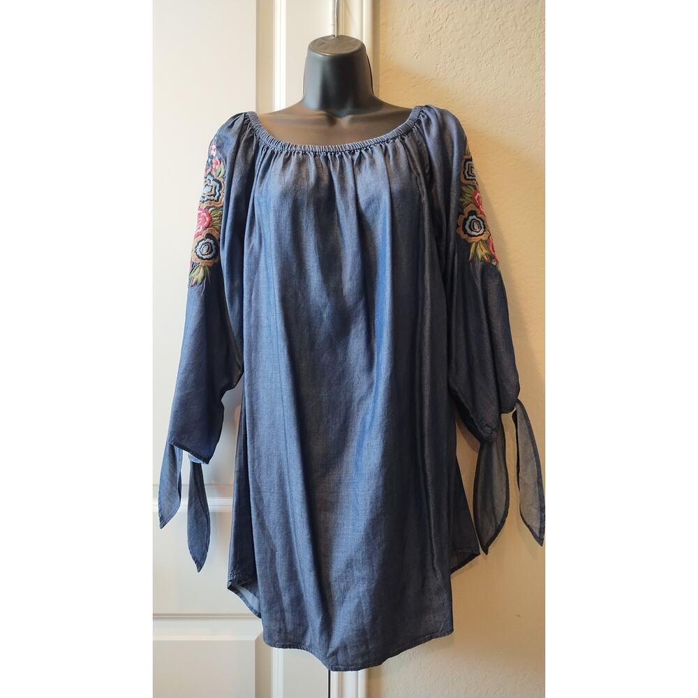 Avani del Amour women dress embroidered sleeves size medium